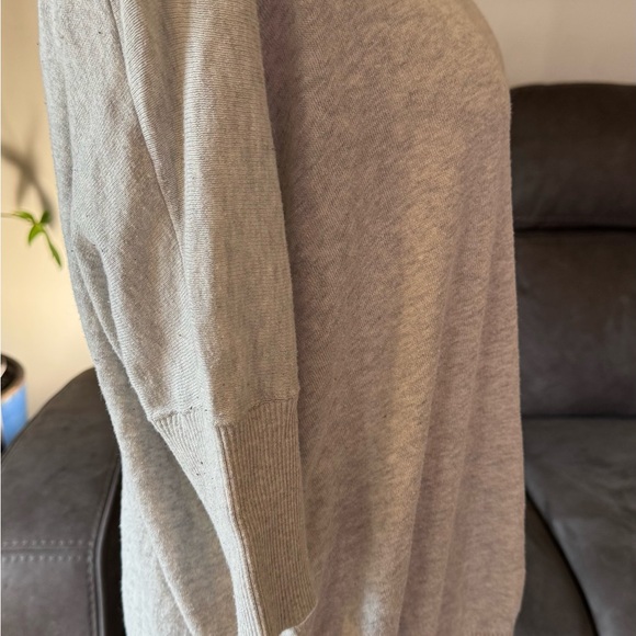 CAbi Women's Dolman Light Gray Top- Small - Picture 4 of 8